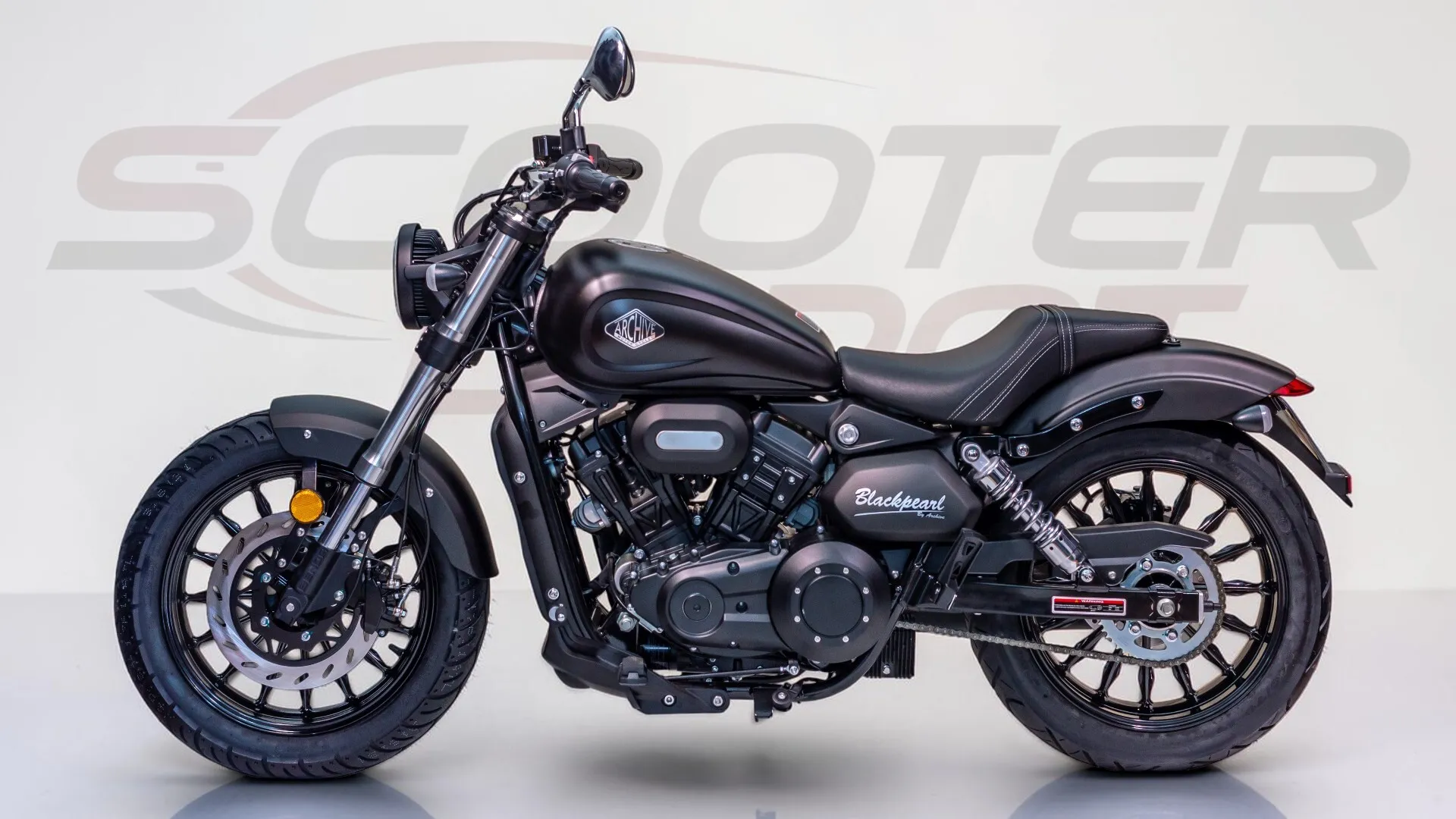 ARCHIVE BLACKPEARL 125 Noir Mat-Moto 125 néo-rétro élégante