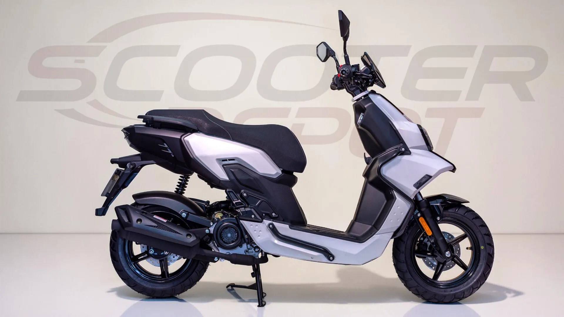 TNT MOTOR ESCAPE 50 Blanc : Scooter urbain blanc style naked 