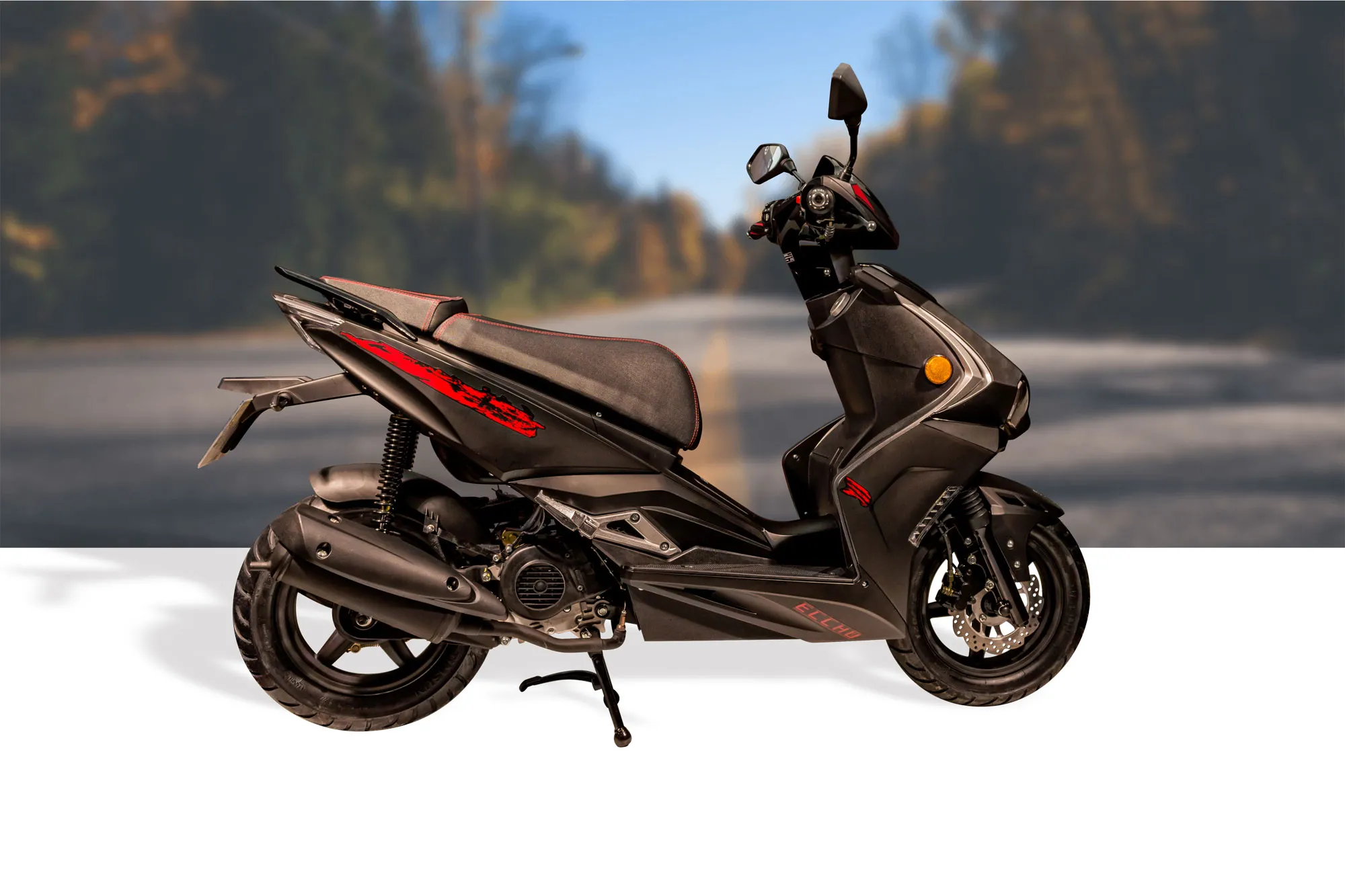 ECCHO FAST BLACK II – Le scooter 50 sportif au style racing