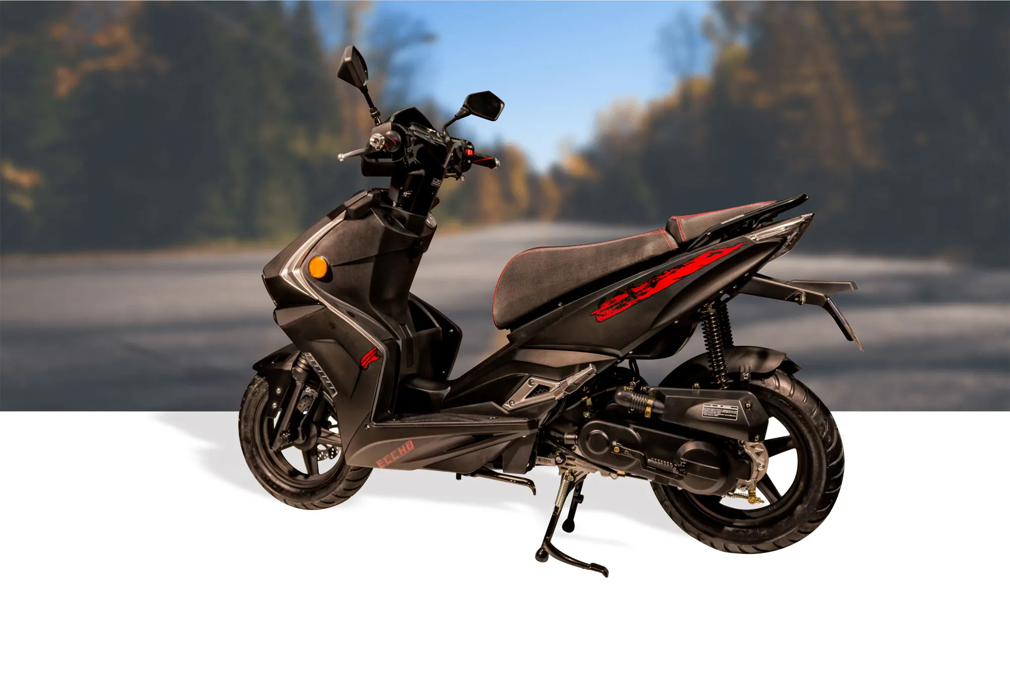 ECCHO FAST BLACK II – Le scooter 50 sportif au style racing